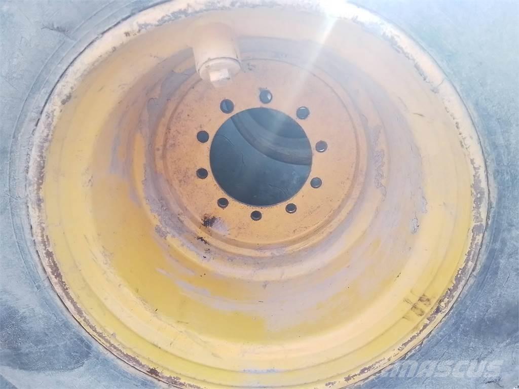 Ösa 250 24x26,5 Pneumatiky, kola a ráfky