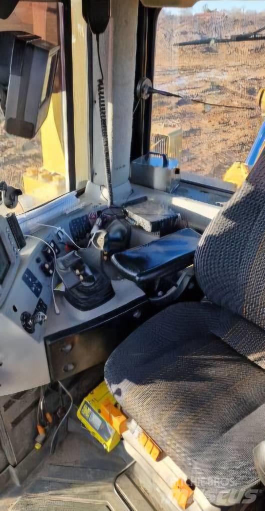 CAT D 8 T Pásové dozery