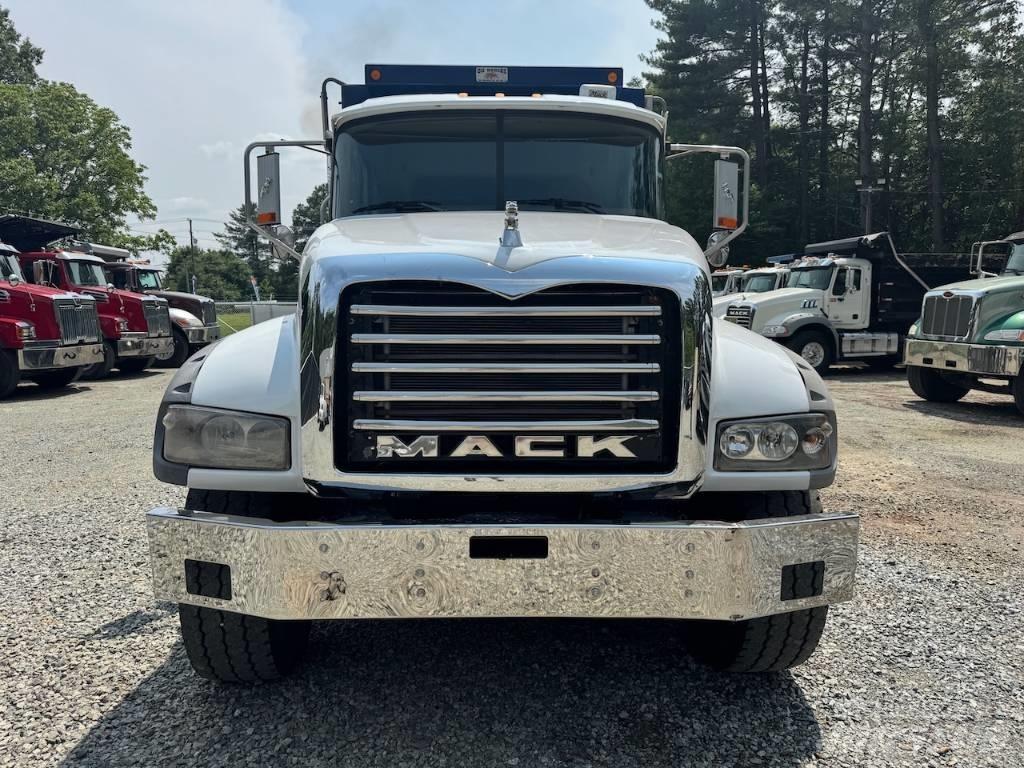 Mack Granite GU 713 Sklápěče