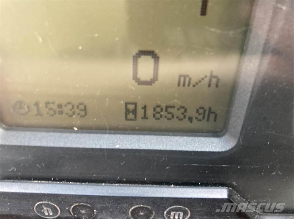 John Deere 6820 Traktory