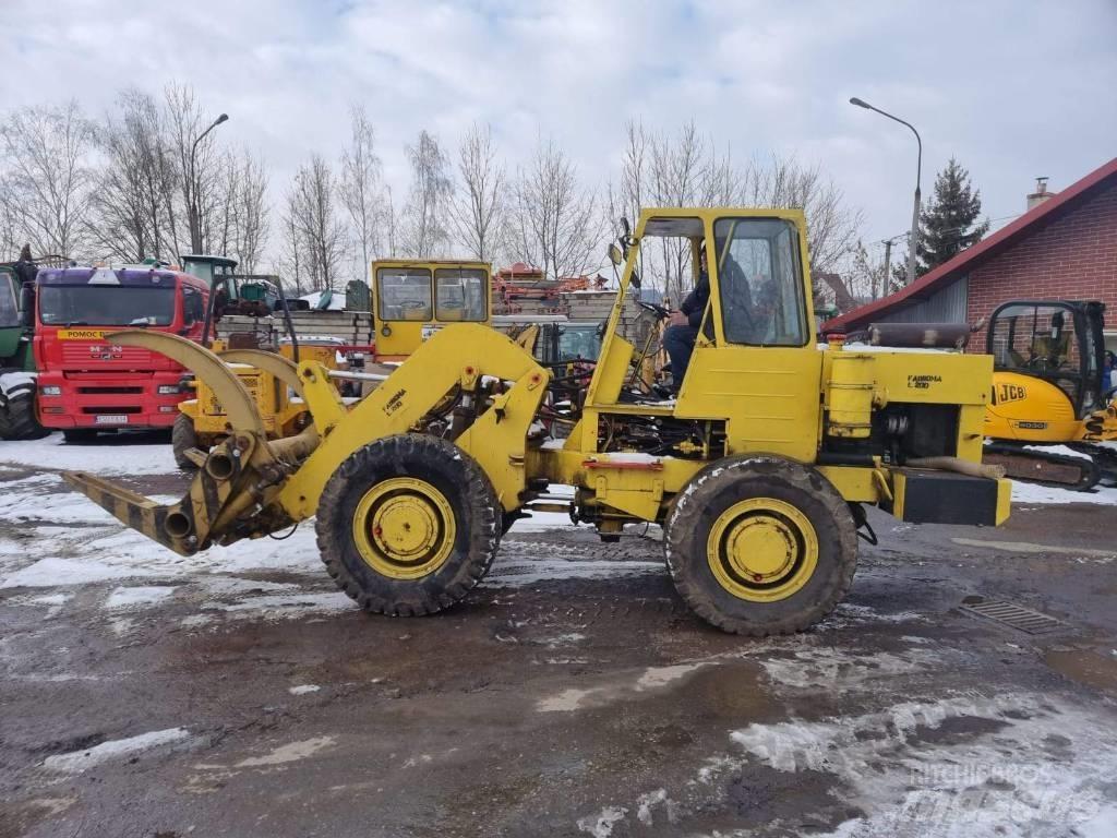  Ł 200 Ładowarka Kolové nakladače