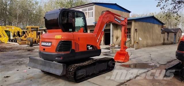 Doosan DX60 Pásová rýpadla