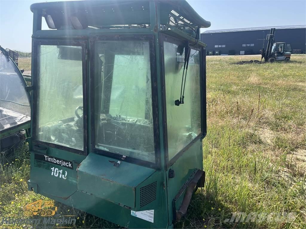 Timberjack 1010 Kabiny a interiér