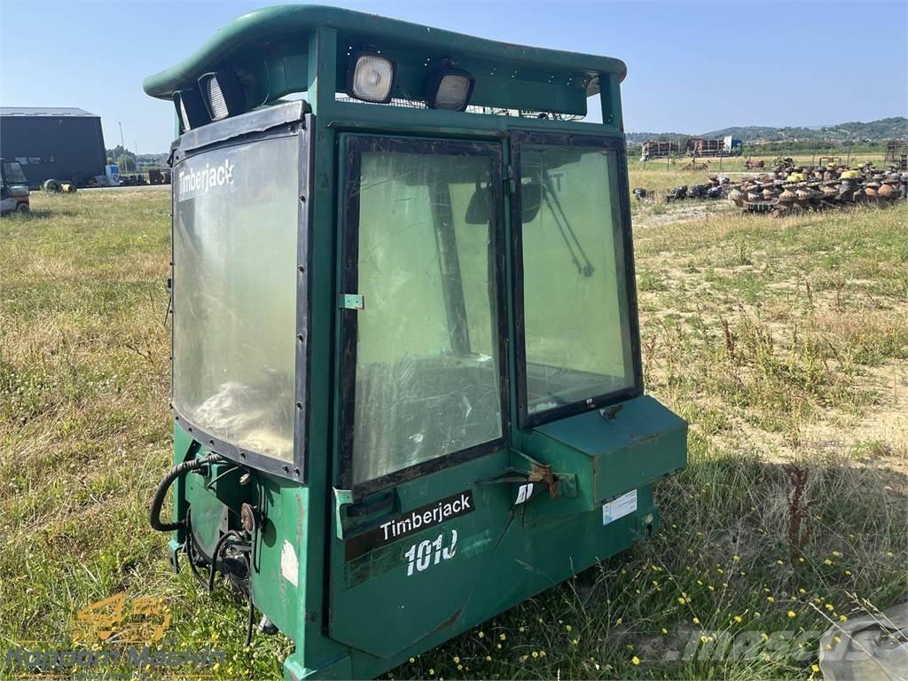 Timberjack 1010 Kabiny a interiér