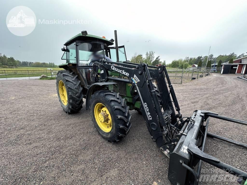 John Deere 2140 Traktory