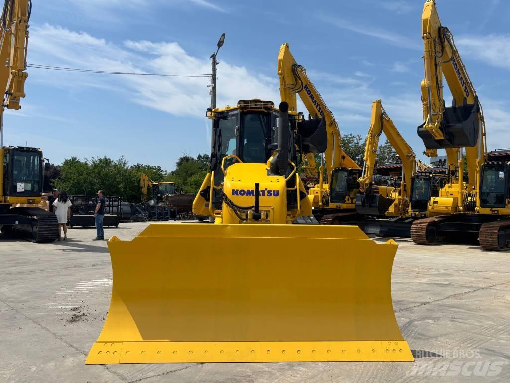 Komatsu D61EX-24E0 Pásové dozery