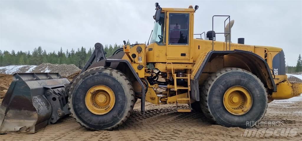 Volvo L220E Kolové nakladače