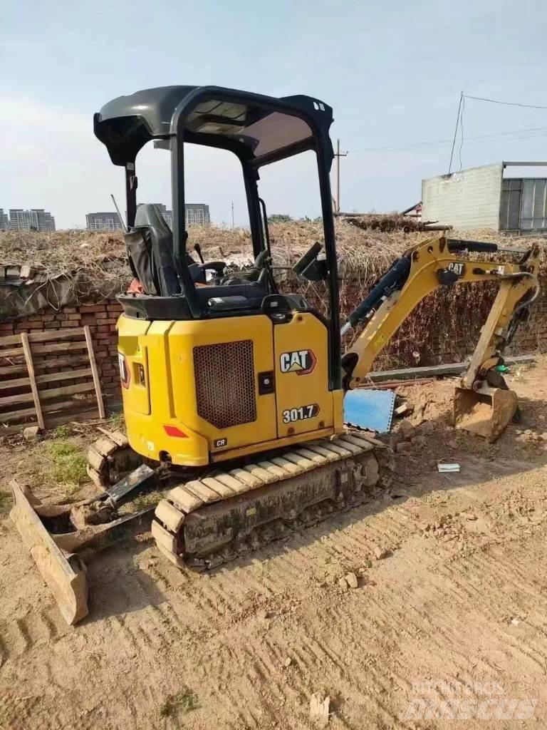 CAT 301.7 Mini rýpadla < 7t