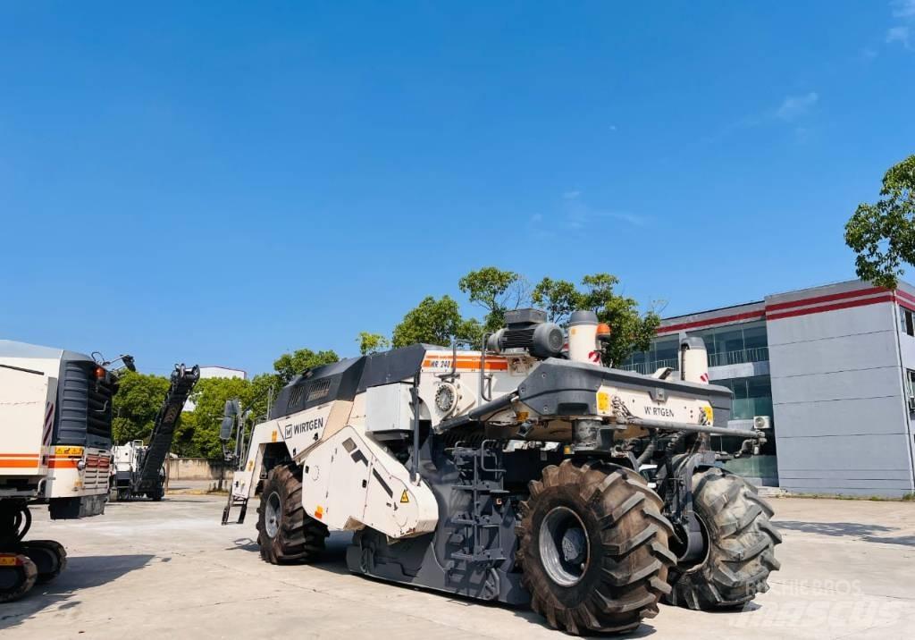 Wirtgen WR 240 Recyklátory asfaltu