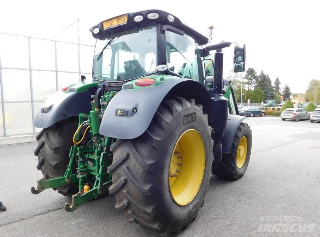 John Deere 6215 R Traktory