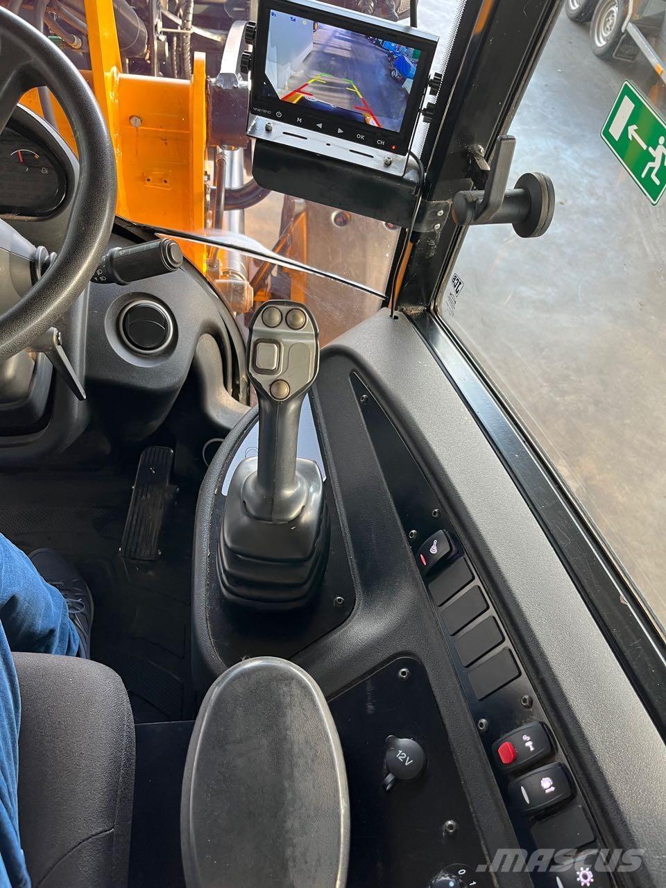 JCB 409 Agri Kolové nakladače