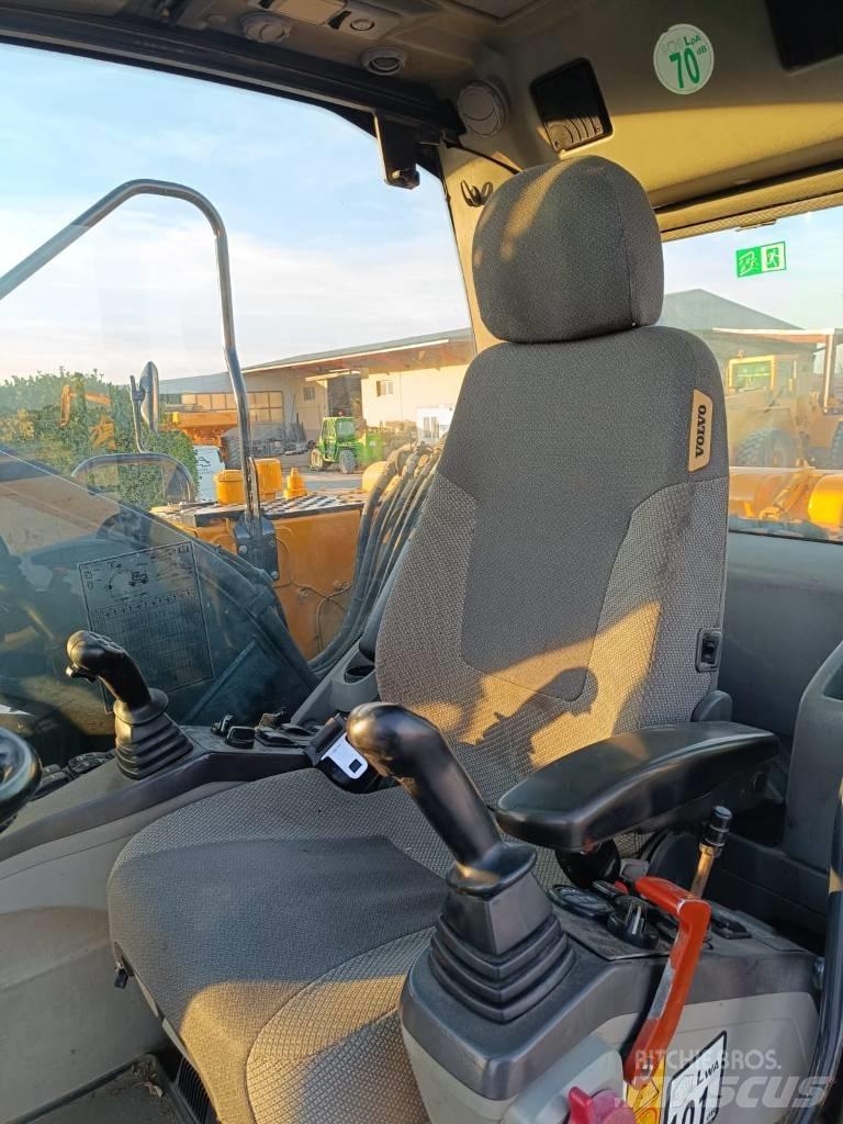 Volvo EW 140 C Kolová rýpadla