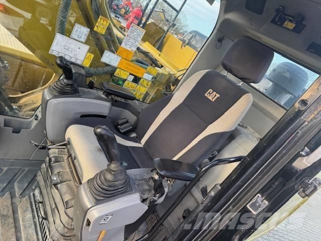 CAT 323 EL Pásová rýpadla