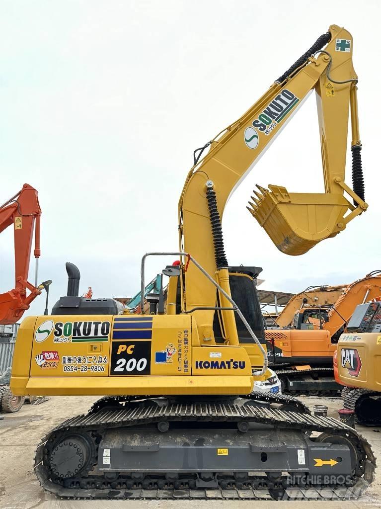 Komatsu PC200-8 Pásová rýpadla