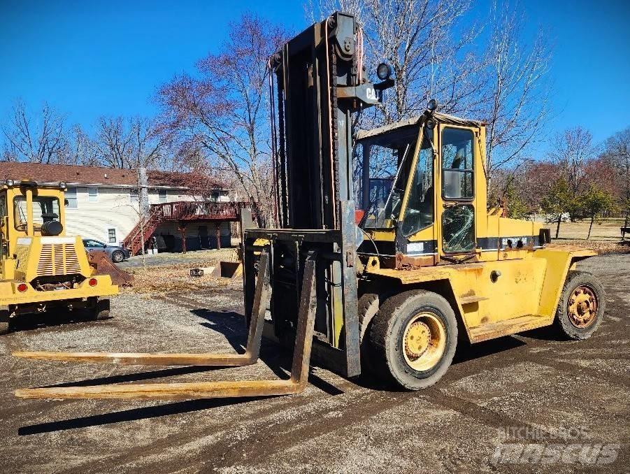 CAT V 330 C Kontejnerové manipulátory