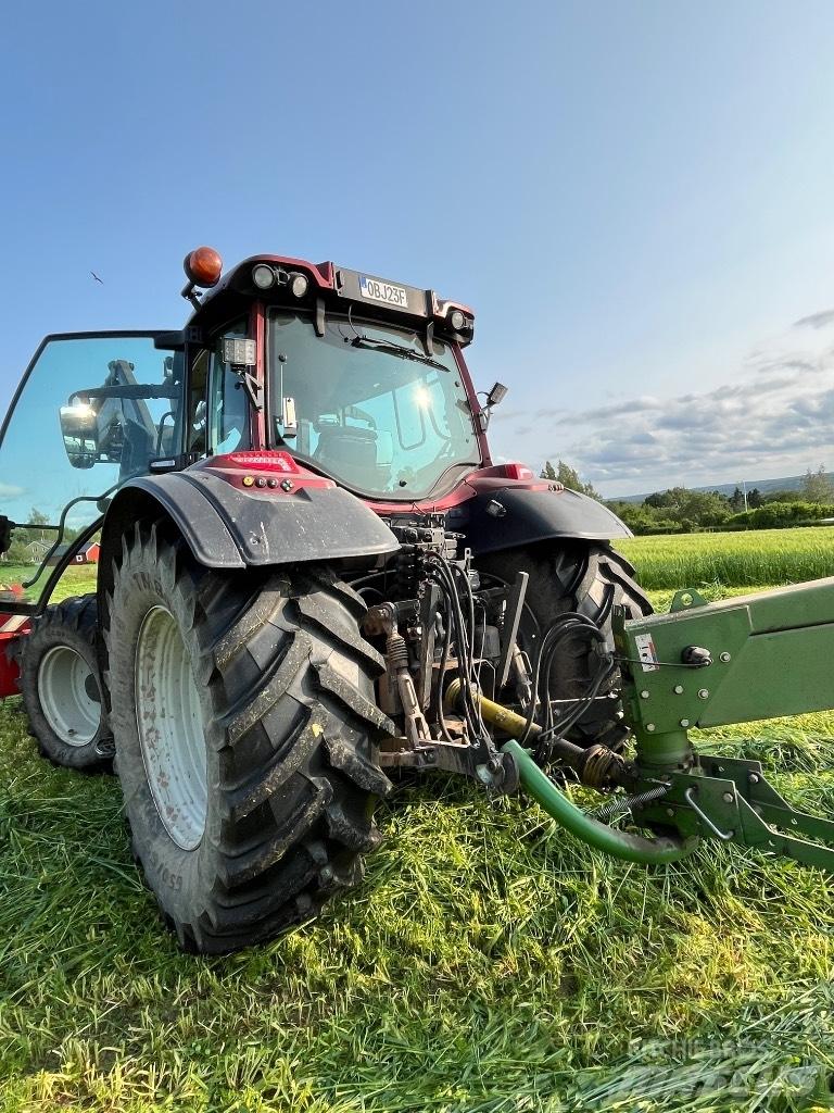 Valtra N155 Versu Traktory
