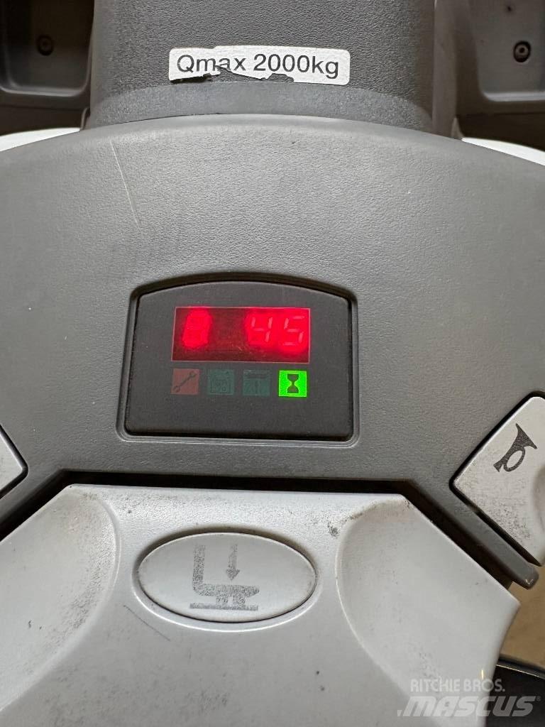 BT LPE 200 Nízkozdvižný vozík s plošinou