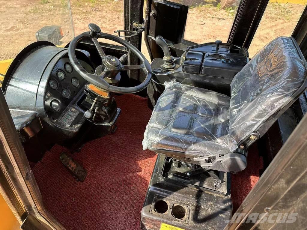 CAT 966H Kolové nakladače