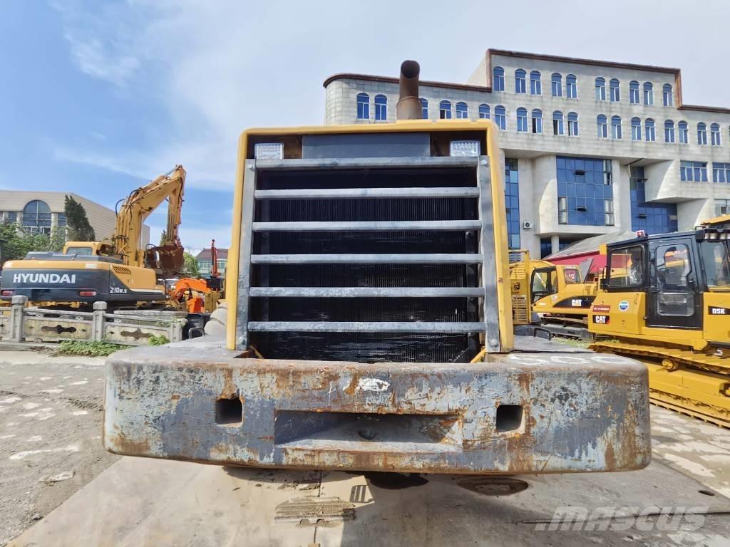 Komatsu WA 500 Kolové nakladače