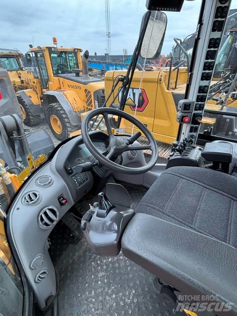 Volvo L90G Kolové nakladače
