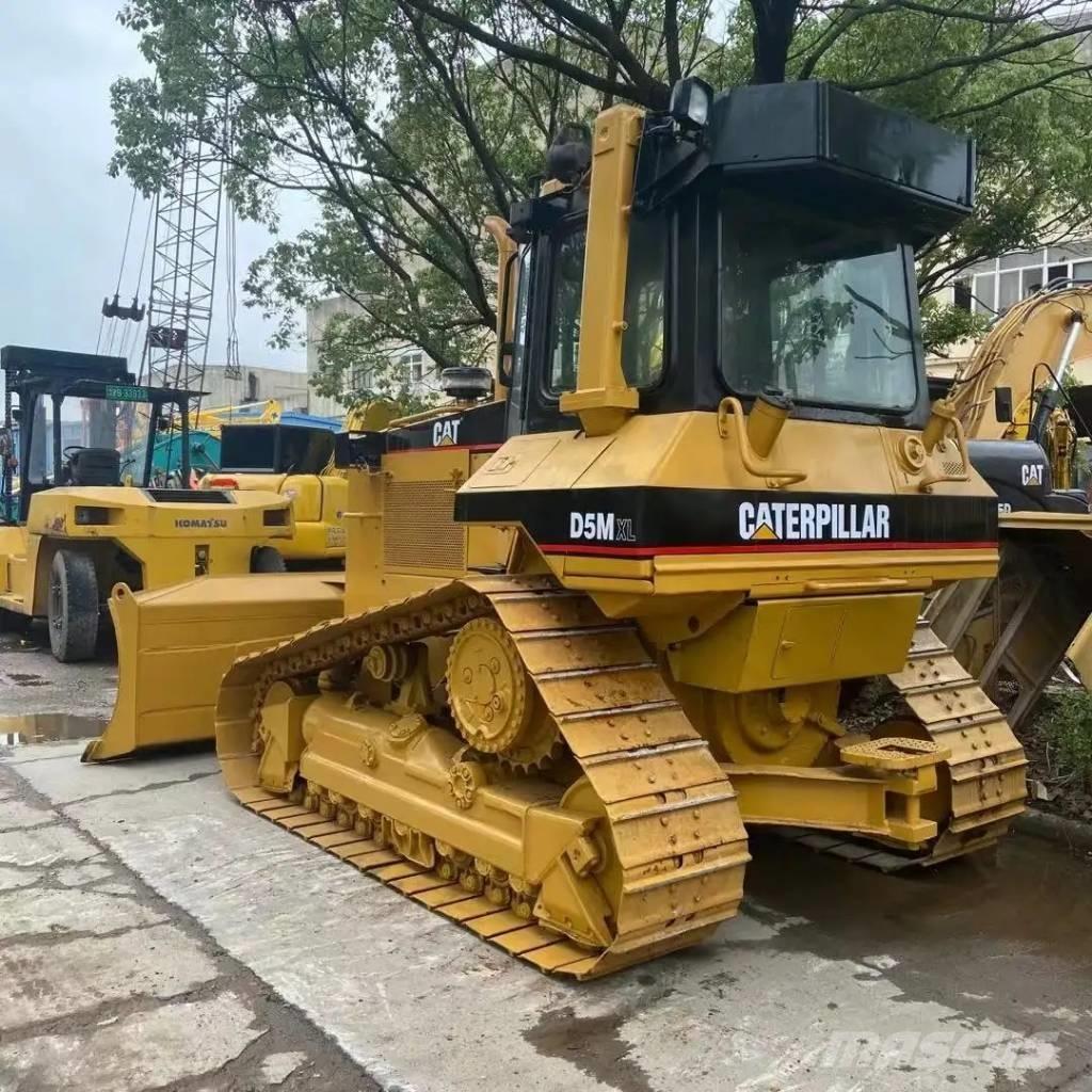 CAT D5M Pásové dozery