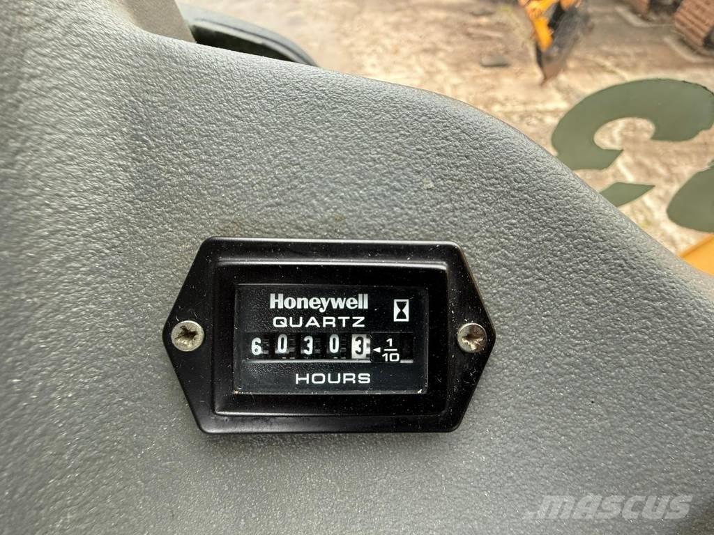Komatsu WB 93 S-5 Rýpadlo-nakladače