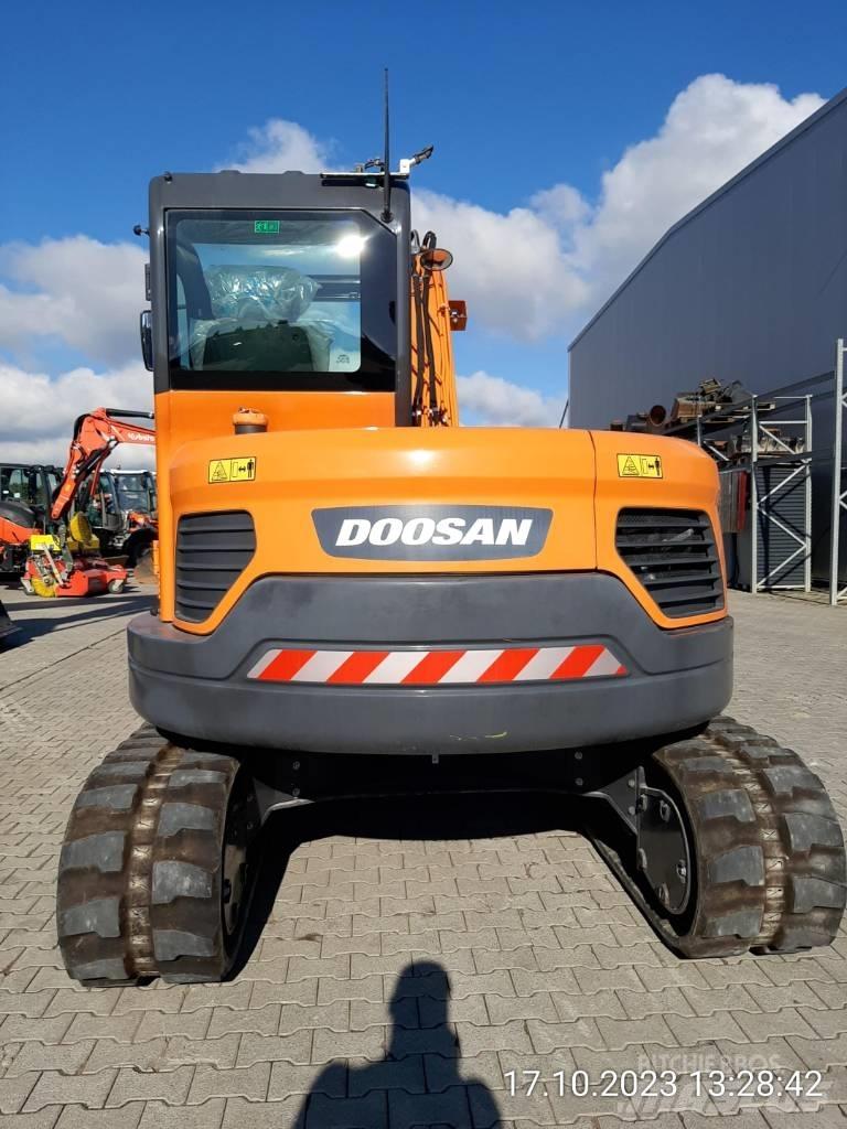 Develon DX 85 R-3 Midi rýpadla 7t - 12t