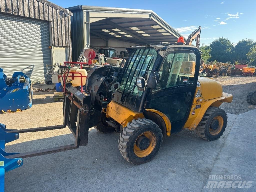 JCB 520-40 Teleskopické manipulátory