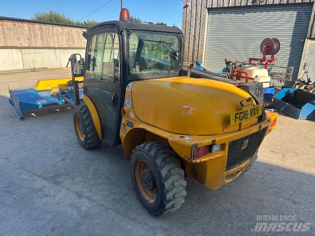 JCB 520-40 Teleskopické manipulátory