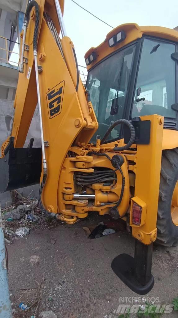 JCB 3 CX Kolové nakladače
