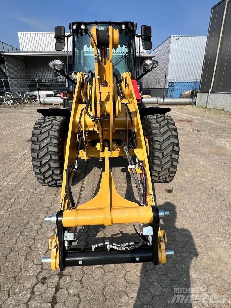 CAT 908 Kolové nakladače