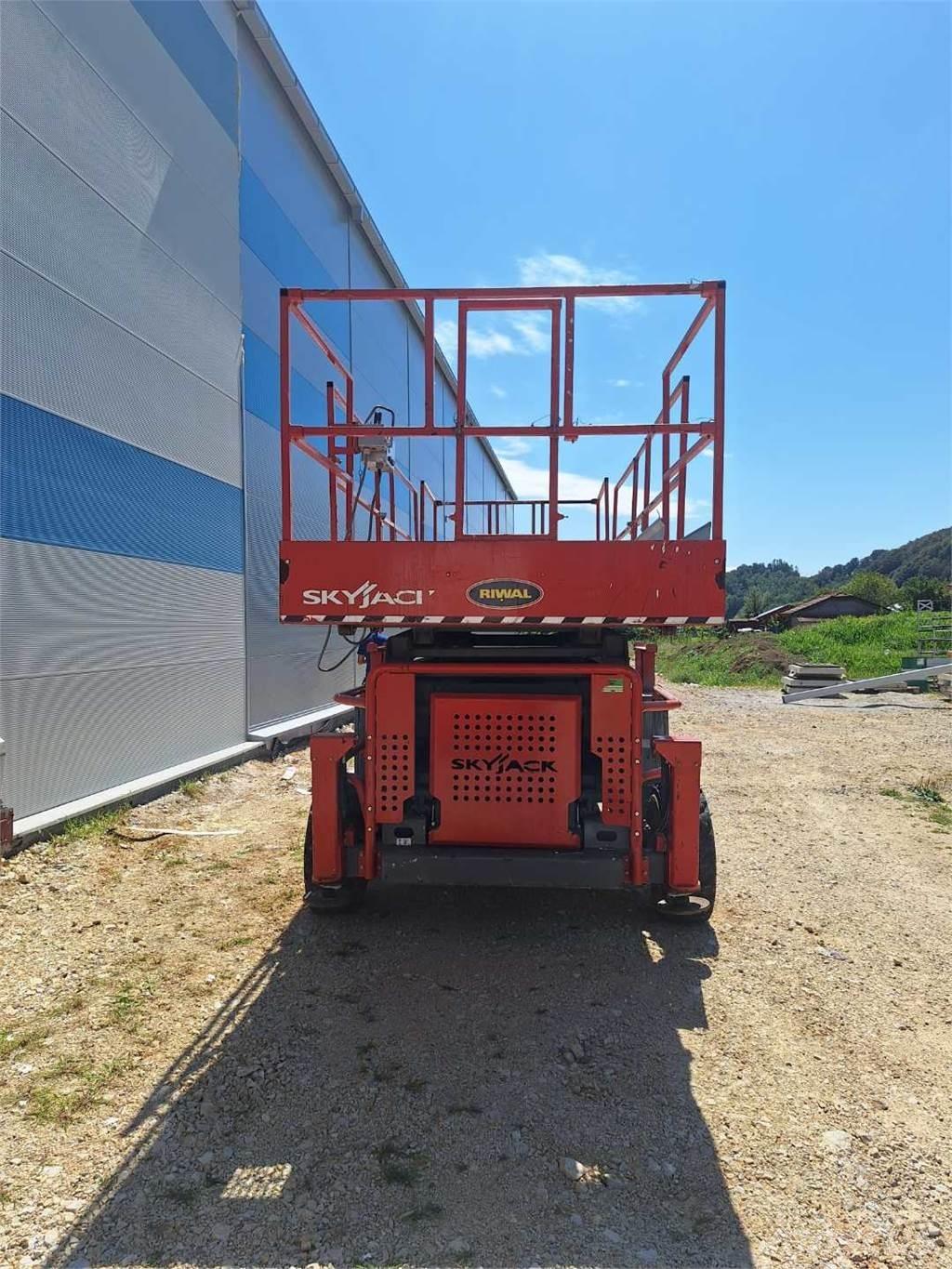 SkyJack 8841RT Nůžková zvedací plošina