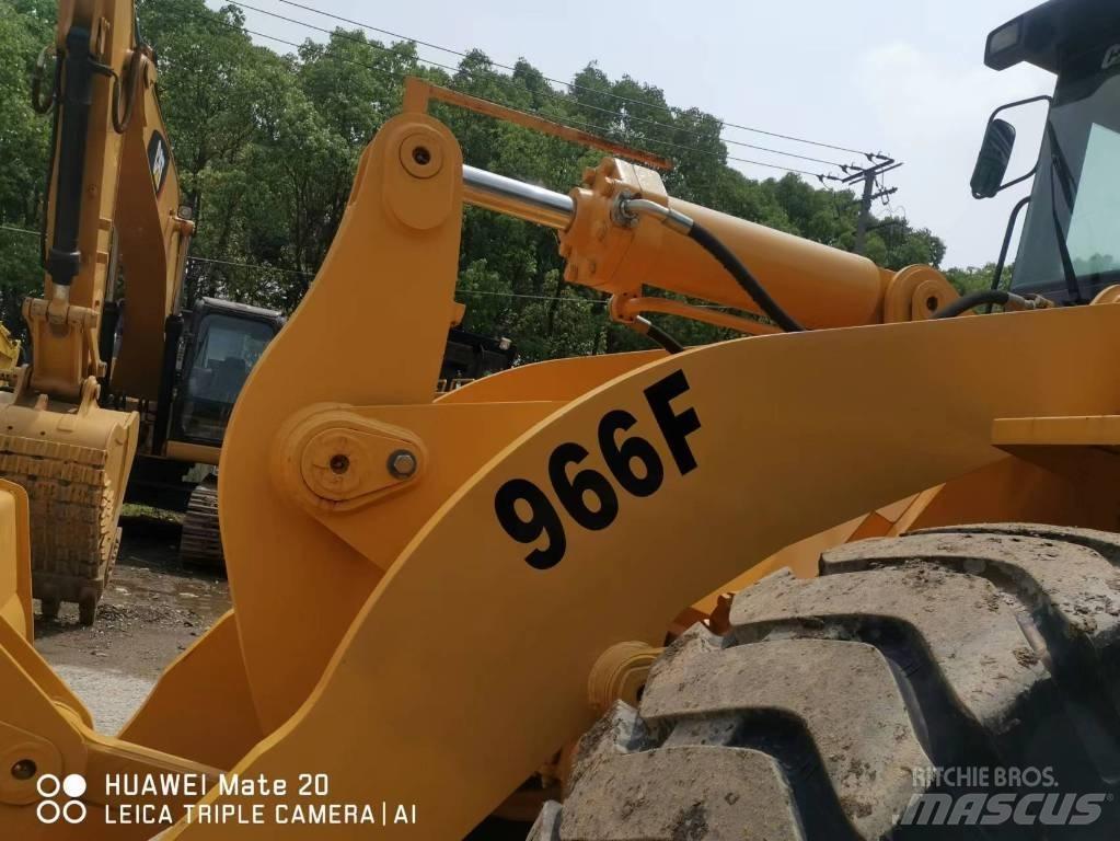 CAT 966 F Kolové nakladače