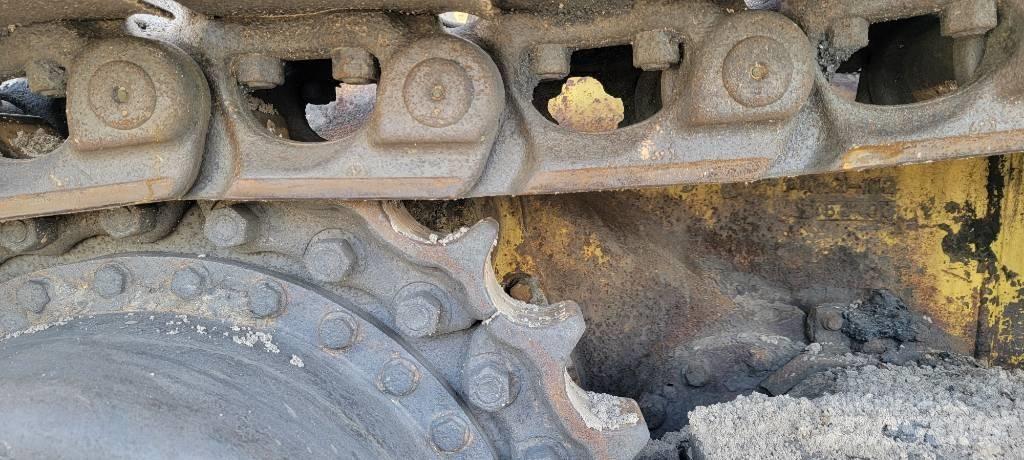 Komatsu D 65 EX 12 Pásové dozery