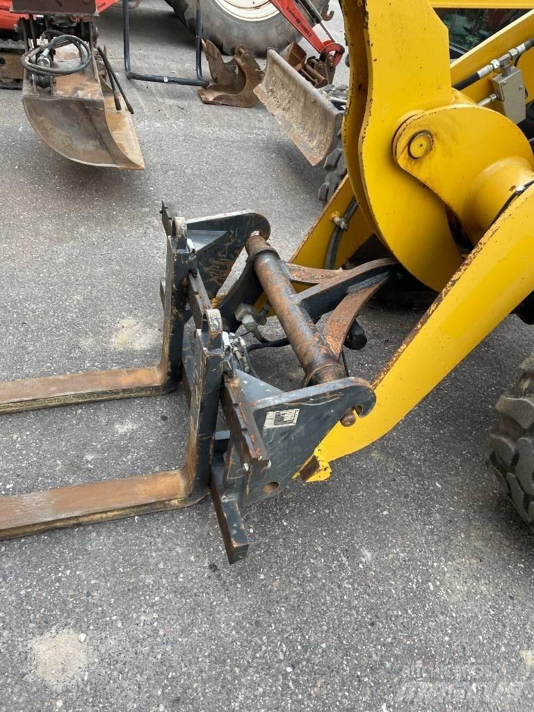 Komatsu WA 70 Kolové nakladače