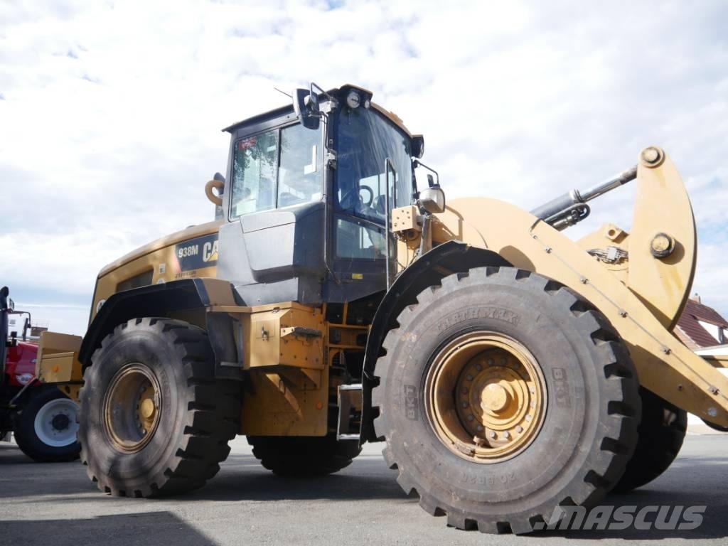 CAT 938M Kolové nakladače