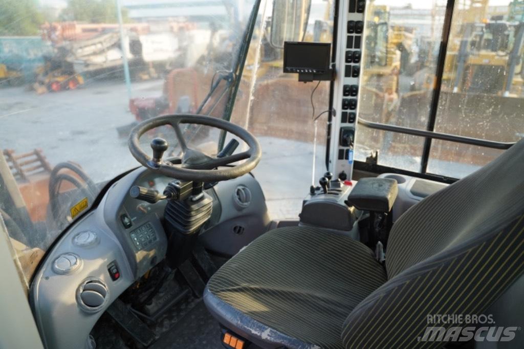 Volvo L220 F Kolové nakladače