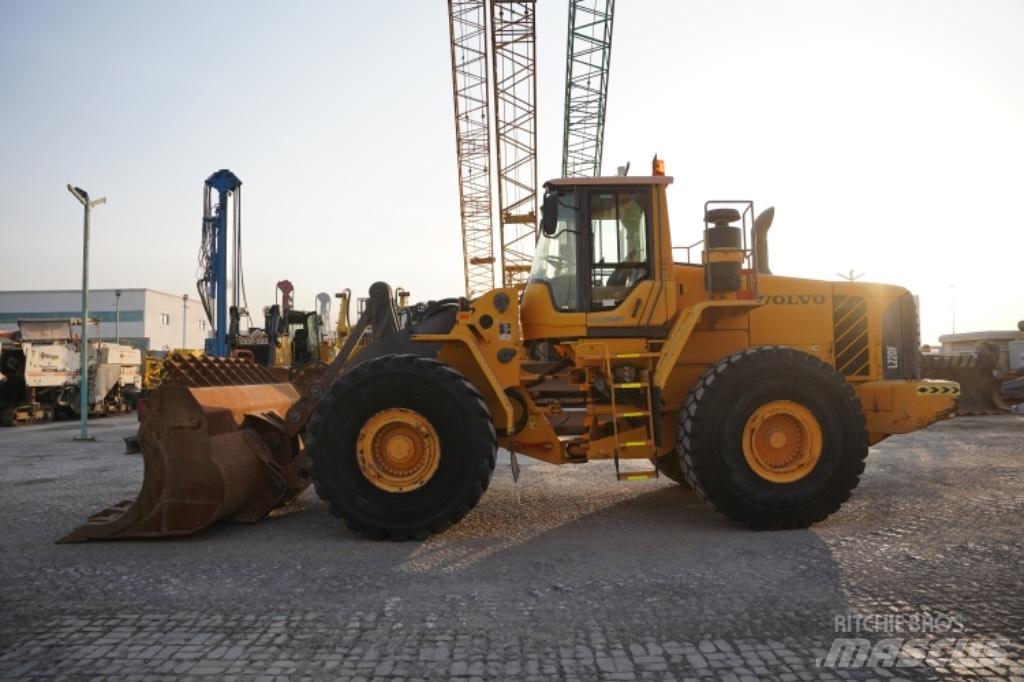 Volvo L220 F Kolové nakladače