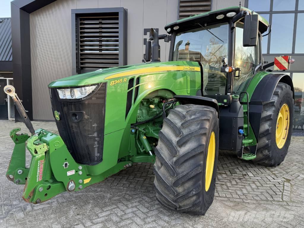 John Deere 8345 R Traktory
