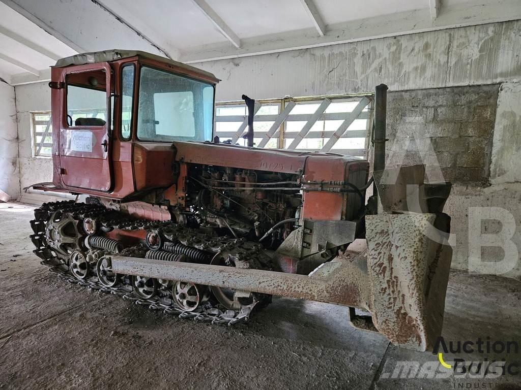  Onbekend DT-75 Pásové dozery