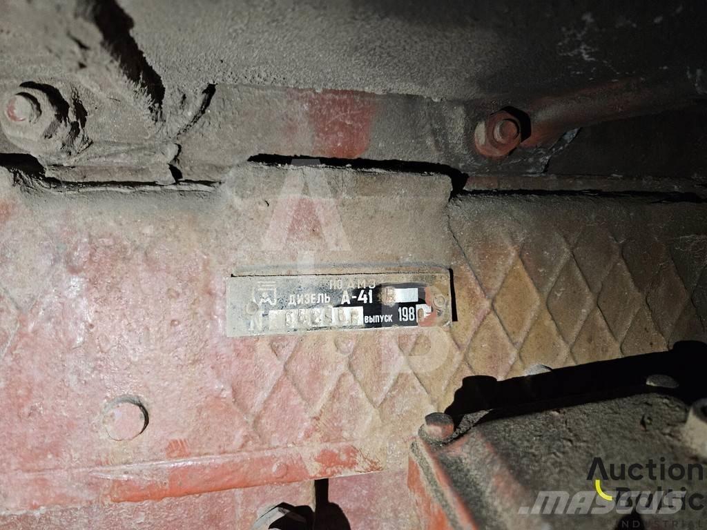  Onbekend DT-75 Pásové dozery