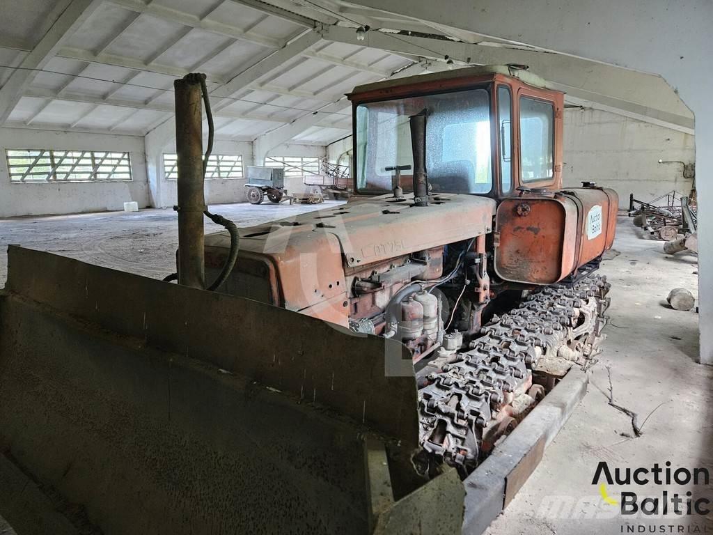  Onbekend DT-75 Pásové dozery