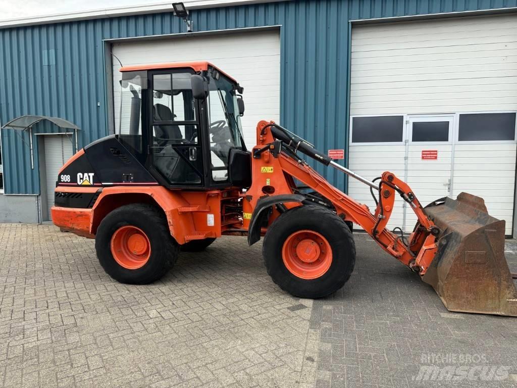 CAT 908 Kolové nakladače