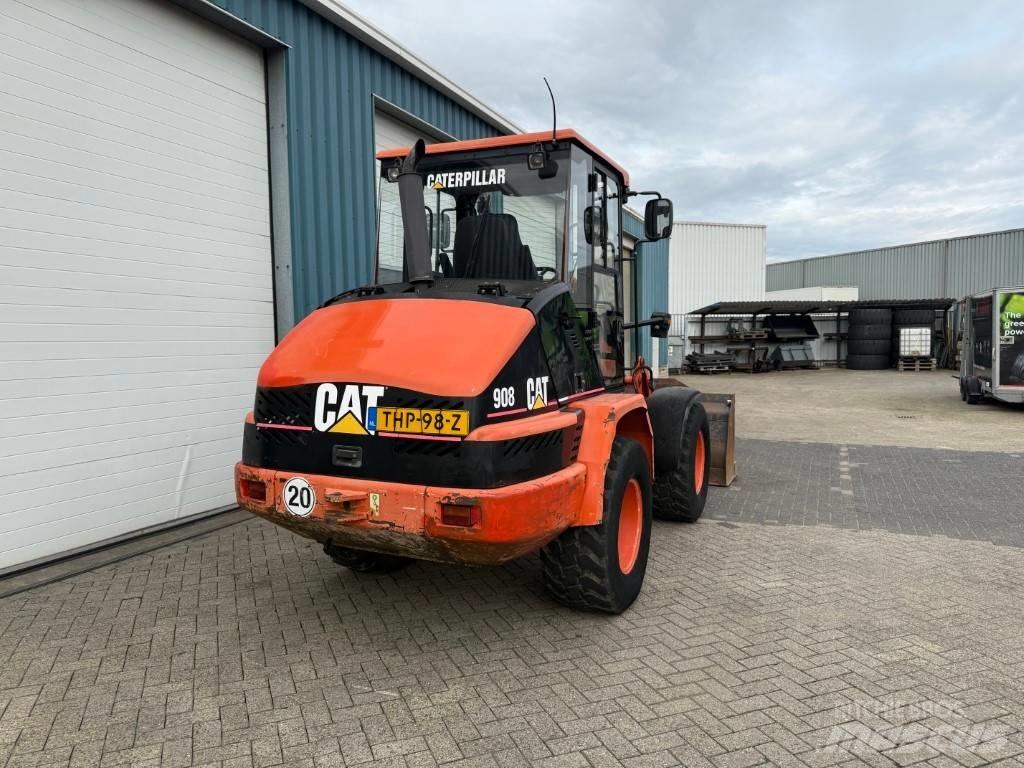 CAT 908 Kolové nakladače