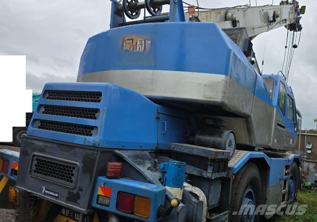 Tadano TR 250 M-6 Jeřáby pro těžký terén