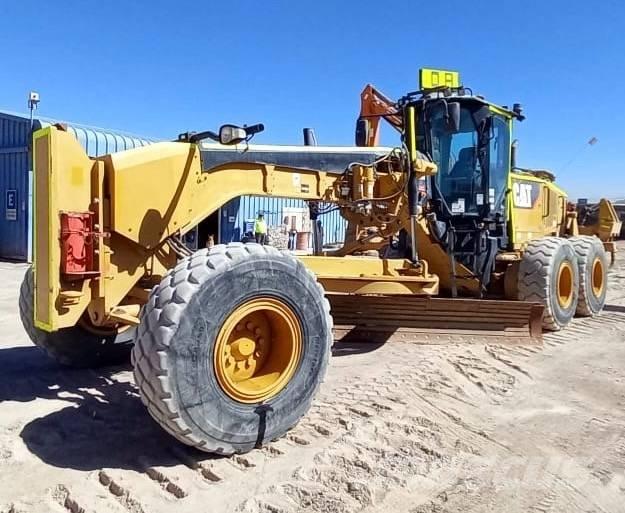 CAT 14 M Grejdry