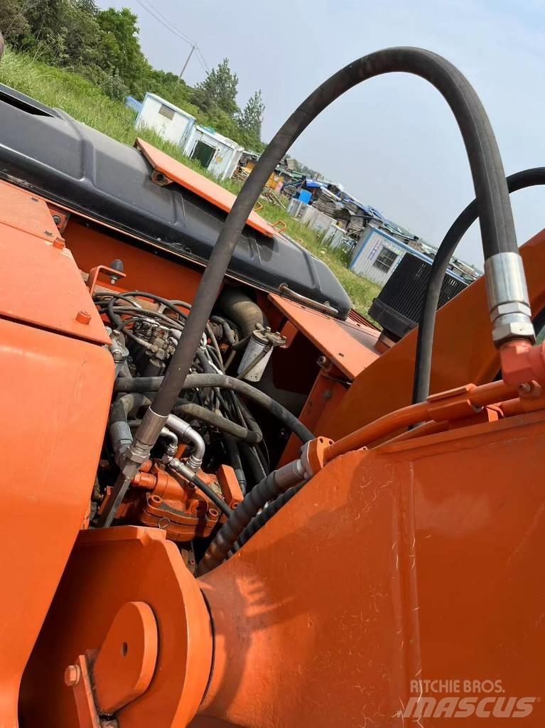 Doosan DH 225 Pásová rýpadla