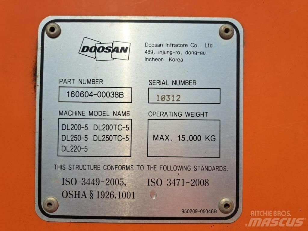 Doosan DL 220 Kolové nakladače