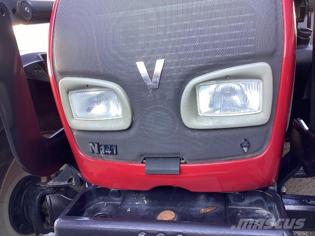 Valtra N141 Traktory