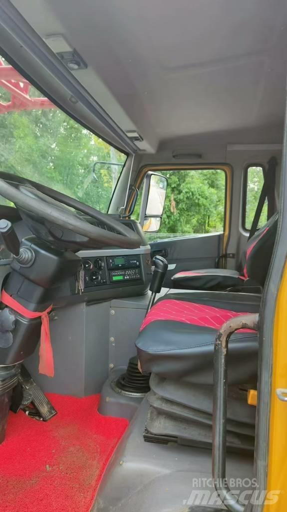 Sany STC 250 H Univerzální terénní jeřáby